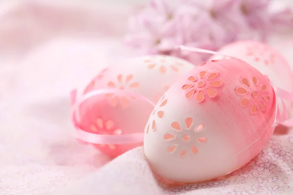 Розовые цветущие пасхальные яйца — стоковое фото