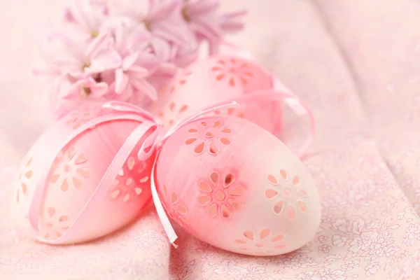 Oeufs de Pâques fleuris roses — Photo