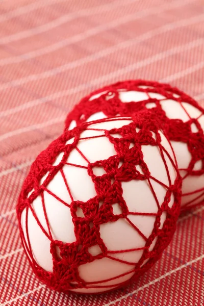 Crochê vermelho ovos de Páscoa — Fotografia de Stock