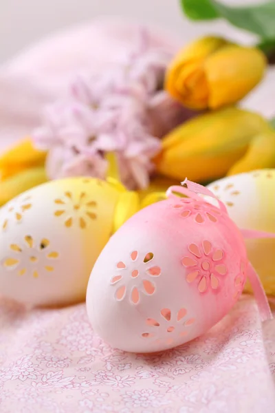 Yellow and pink flowery Easter eggs — Stock Photo, Image