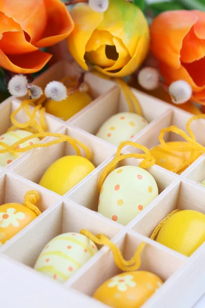 Yellow Easter eggs and tulips — Stock Photo, Image
