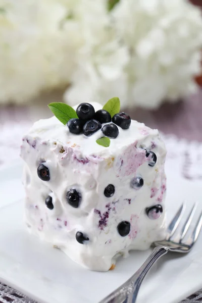 サワー クリームとブルーベリーのケーキ — ストック写真