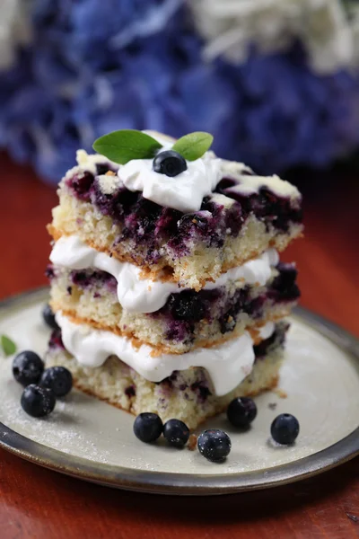 蓝莓蛋糕用的奶油 — 图库照片