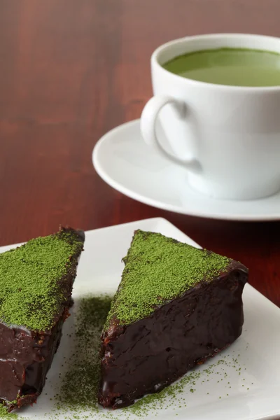 Chocolate cake met groene thee poeder — Stockfoto