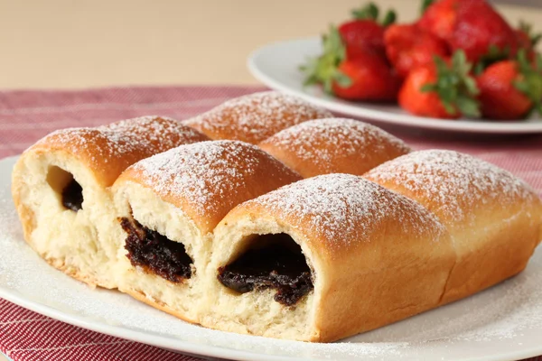 Czech buns with strawberries — Stock Photo, Image