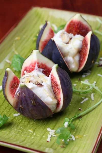 Figs with honey cheese and nuts — Stock Photo, Image