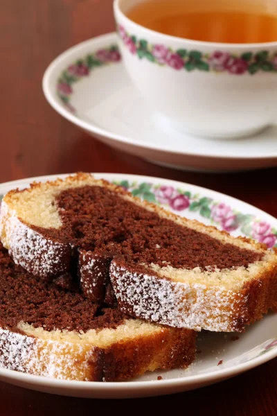 大理石蛋糕和茶 — 图库照片