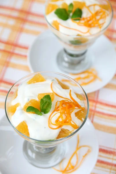 Nane yoğurt portakal ile — Stok fotoğraf