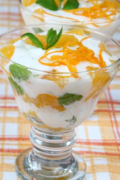 Miętowy jogurt z pomarańczy — Zdjęcie stockowe