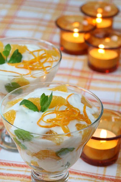 Yogur de menta con naranjas —  Fotos de Stock