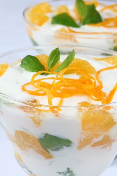 Yogur de menta con naranjas — Foto de Stock