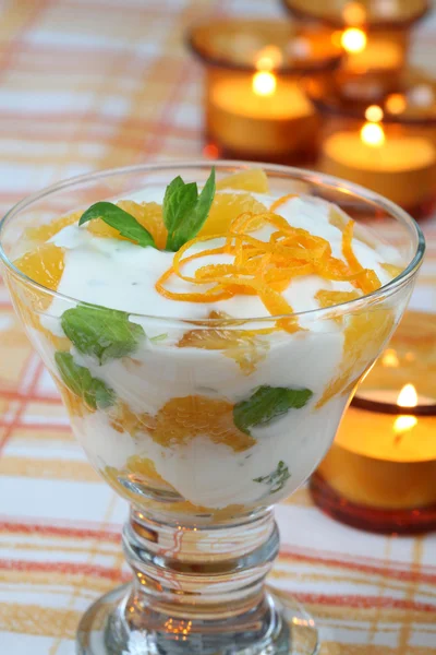 Yogur de menta con naranjas —  Fotos de Stock