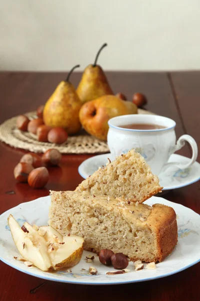Päron och hasselnöt tårta — Stockfoto