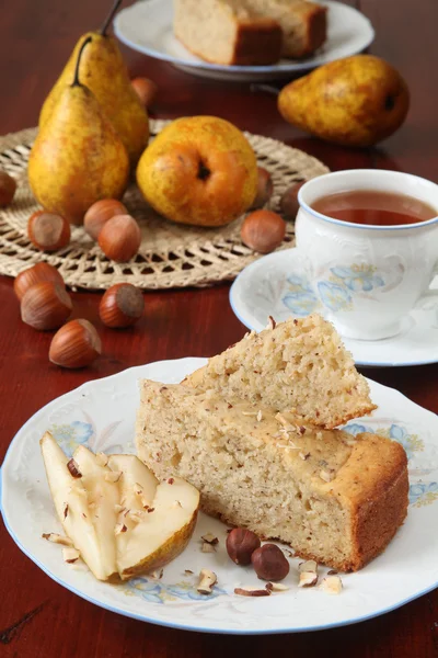 Ciasto gruszkowe i orzechów laskowych — Zdjęcie stockowe