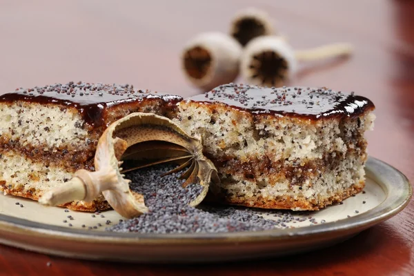 Пиріг з губкою насіння з сливовим джемом — стокове фото