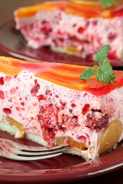 Rode bessen mousse met perziken — Stockfoto