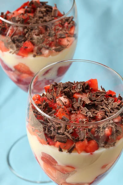 Jordgubb och choklad dessert — Stockfoto