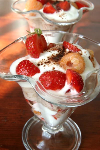Deser jogurt z owocami — Zdjęcie stockowe