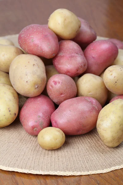 Patatas rojas y blancas —  Fotos de Stock
