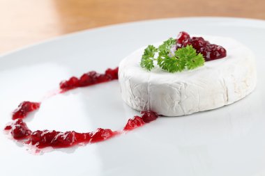 Kızılcık Reçeli ile Camembert