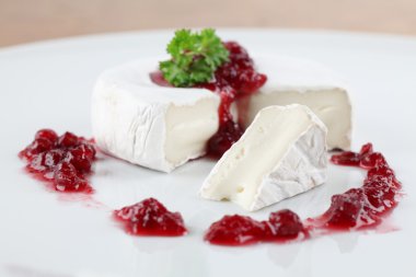 Kızılcık Reçeli ile Camembert