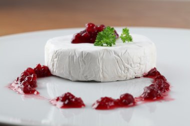 Kızılcık Reçeli ile Camembert