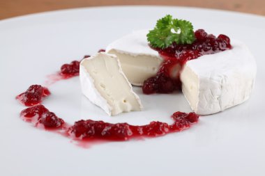 Kızılcık Reçeli ile Camembert