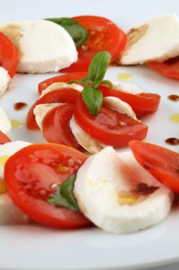 Caprese salatası