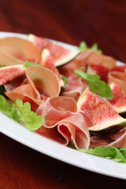 jambon ve incirli salata