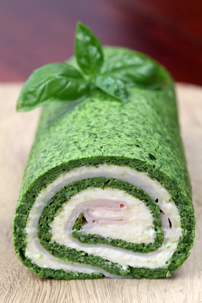 Spinach roll with cheese and ham — Stock Photo, Image