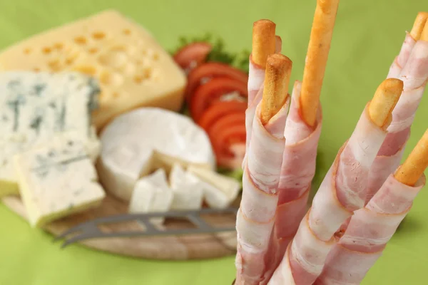 Bacon wrapped grissini and cheese — Stock Photo, Image