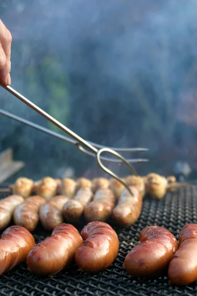 Barbecue aux saucisses et champignons — Photo