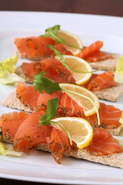 Snacks de salmón ahumado —  Fotos de Stock