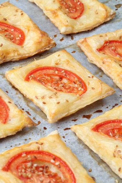 Puff pastry with cheese and tomatoes — Stock Photo, Image