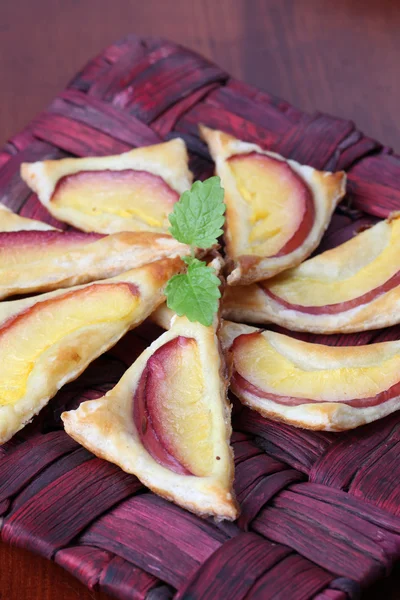 Pastelería de hojaldre con nectarinas —  Fotos de Stock