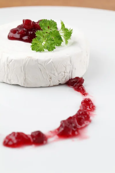Camembert with cranberry jam — Stock Photo, Image