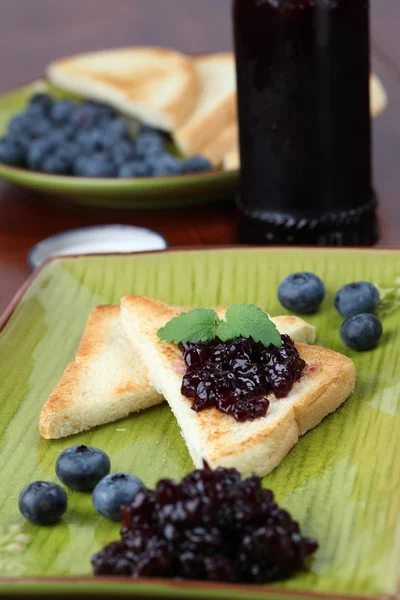 Blueberry jam toast — Stock Photo, Image