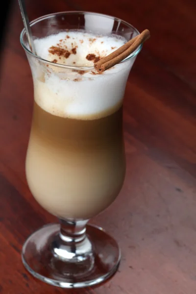 Latte καφέ με κανέλα — Φωτογραφία Αρχείου