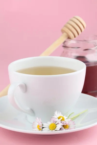 Chá de ervas com margaridas e mel — Fotografia de Stock