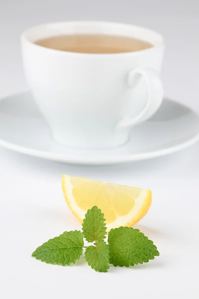 Citronmeliss te med citron — Stockfoto