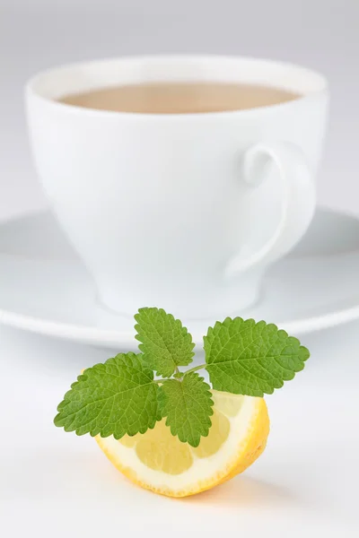 Lemon balm tea with lemon — Stock Photo, Image