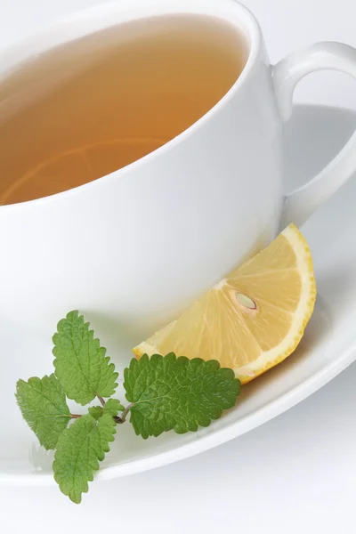 Citroenmelisse thee met citroen — Stockfoto