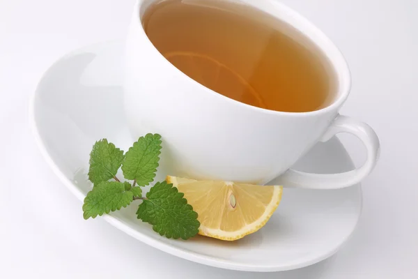 Лимонный чай с лимоном — стоковое фото
