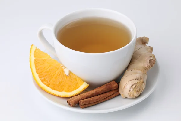 Oranje thee met kaneel en gember — Stockfoto
