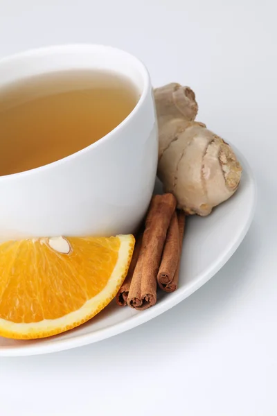 Oranžové čaj se skořicí a zázvorem — Stock fotografie