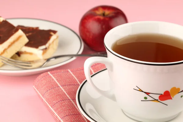 Tea and apple cake — Stock Photo, Image