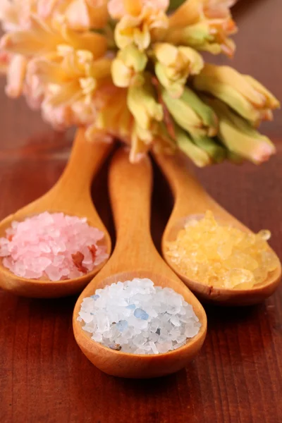 Bath salt in wooden spoons — Stock Photo, Image