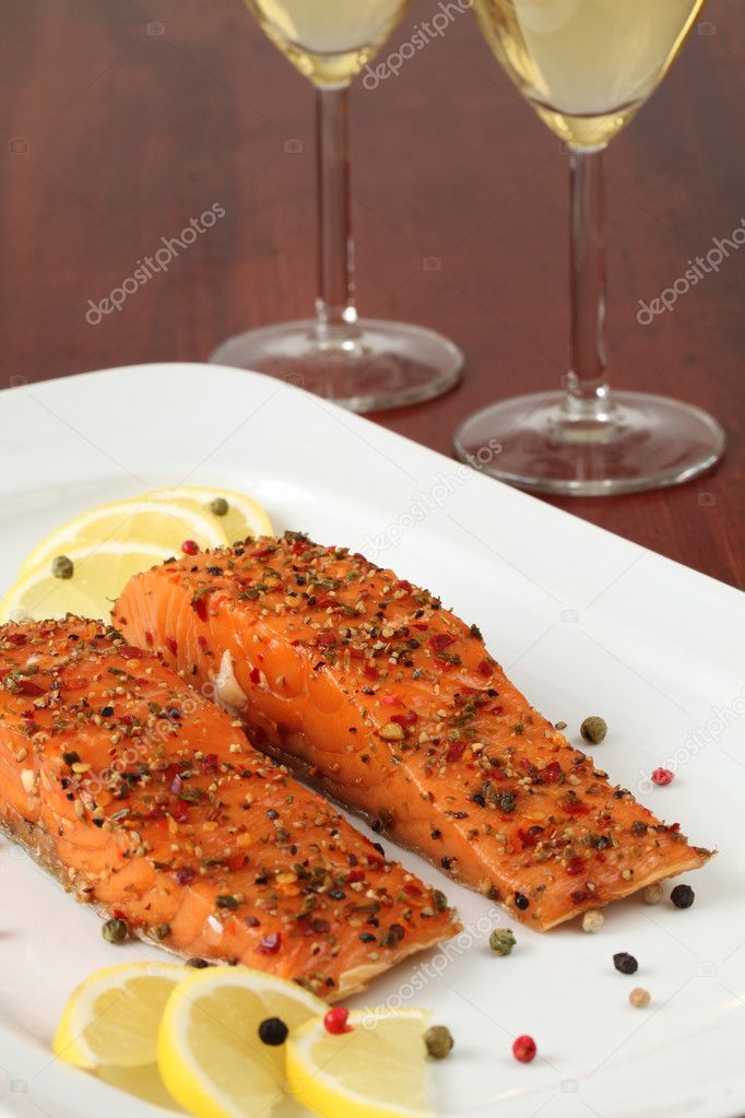 Smoked salmon with pepper crust