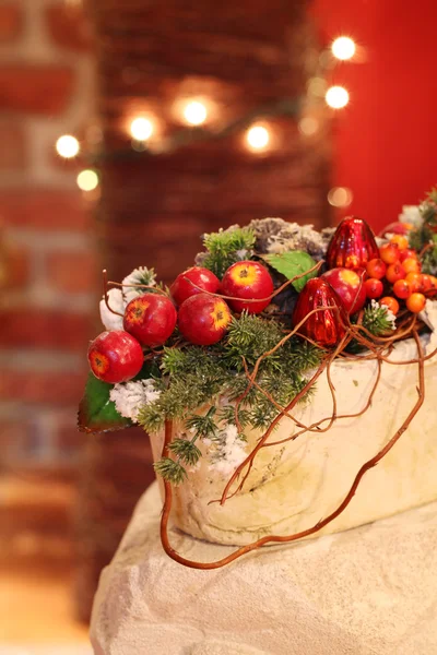 Рождество натюрморт с красными ягодами — стоковое фото