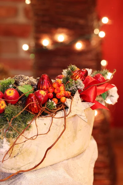 Vánoční Zátiší s červeným ovocem — Stock fotografie